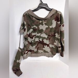 *UNIQUE* Women's WinWin Camouflage Soft Knit Sweater Asymmetrical Hem Size L